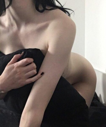 Я безупречно красива, с нежной кожей и загадочным взглядом. Живу в Москве, в самом сердце столицы. А ты готов окунуться в мир наслаждения со мной?
Мои услуги способны утолить даже самые скрытые желания. Я понимаю и готова к экспериментам. Встречи со мной всегда наполнены страстью, нежностью и безумным удовольствием! Ты будешь наслаждаться моим нежным телом, умелыми руками и бесконечным желанием доставить тебе настоящий эстетический и эмоциональный кайф.
У меня есть много положительных отзывов, которые подтверждают мою профессиональность и качество предоставляемых услуг. Я настоящая дама, умеющая подчеркнуть твою индивидуальность и наслаждение. Все, что нужно – это твой одобрительный взгляд и наши совместные фантазии, которые мы с удовольствием воплотим в жизнь.
Для тебя я предлагаю идеальный релакс и приятное общение в уютной обстановке моего аппартамента. На фото ты можешь увидеть всю мою красоту и соблазнительность, и они не оставят тебя равнодушным. Встречайся со мной, и ты погрузишься в мир наслаждения и счастья. Жду тебя, моя дорогая половинка! 💋 Лейла